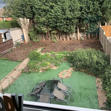 נוטינגהאם Crowthorne House, Beautiful 3 Bedroom Home For Upto 8 Guests, With Sofa Bed Cul-De-Sac With Private Driveway מראה חיצוני תמונה