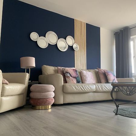 נוטינגהאם Crowthorne House, Beautiful 3 Bedroom Home For Upto 8 Guests, With Sofa Bed Cul-De-Sac With Private Driveway מראה חיצוני תמונה