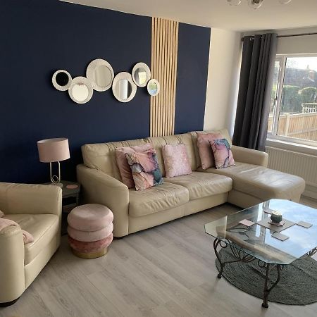 נוטינגהאם Crowthorne House, Beautiful 3 Bedroom Home For Upto 8 Guests, With Sofa Bed Cul-De-Sac With Private Driveway מראה חיצוני תמונה