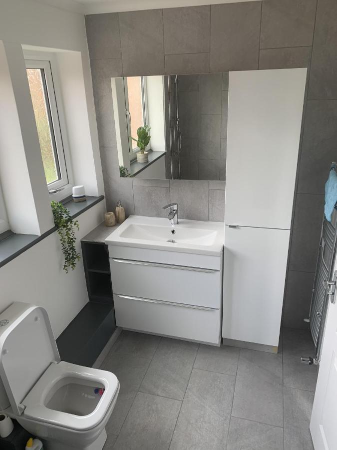 נוטינגהאם Crowthorne House, Beautiful 3 Bedroom Home For Upto 8 Guests, With Sofa Bed Cul-De-Sac With Private Driveway מראה חיצוני תמונה