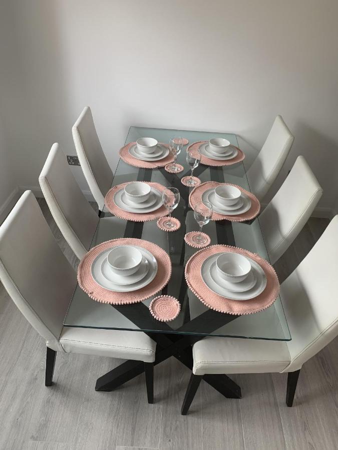 נוטינגהאם Crowthorne House, Beautiful 3 Bedroom Home For Upto 8 Guests, With Sofa Bed Cul-De-Sac With Private Driveway מראה חיצוני תמונה
