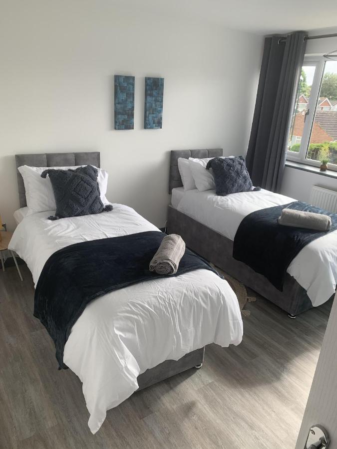 נוטינגהאם Crowthorne House, Beautiful 3 Bedroom Home For Upto 8 Guests, With Sofa Bed Cul-De-Sac With Private Driveway מראה חיצוני תמונה