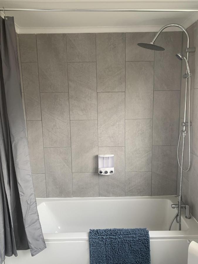 נוטינגהאם Crowthorne House, Beautiful 3 Bedroom Home For Upto 8 Guests, With Sofa Bed Cul-De-Sac With Private Driveway מראה חיצוני תמונה