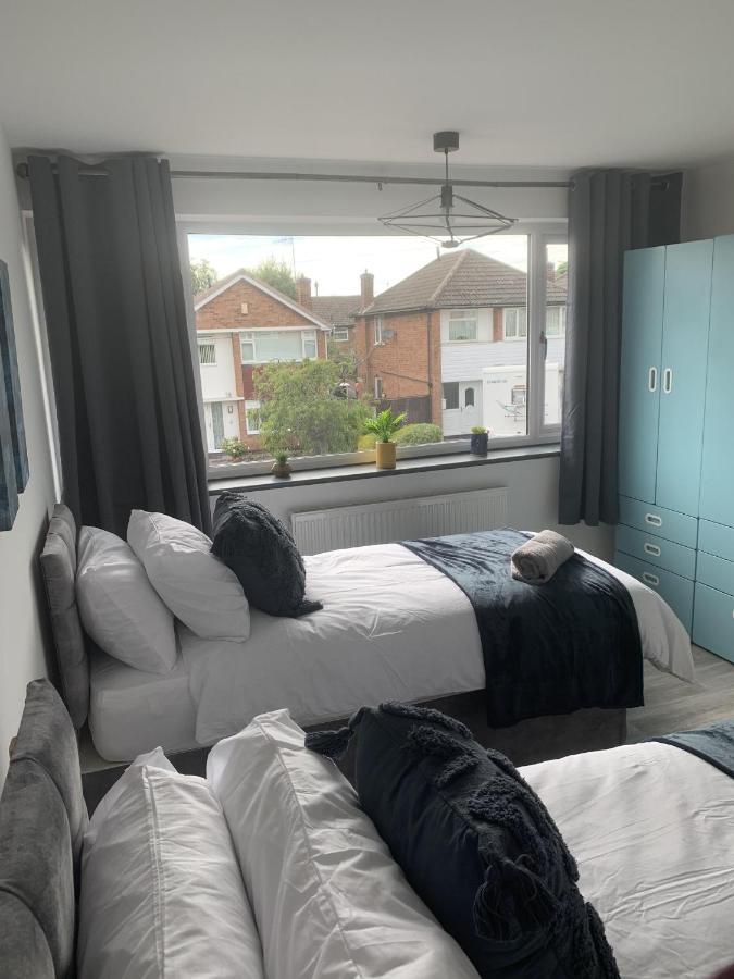 נוטינגהאם Crowthorne House, Beautiful 3 Bedroom Home For Upto 8 Guests, With Sofa Bed Cul-De-Sac With Private Driveway מראה חיצוני תמונה