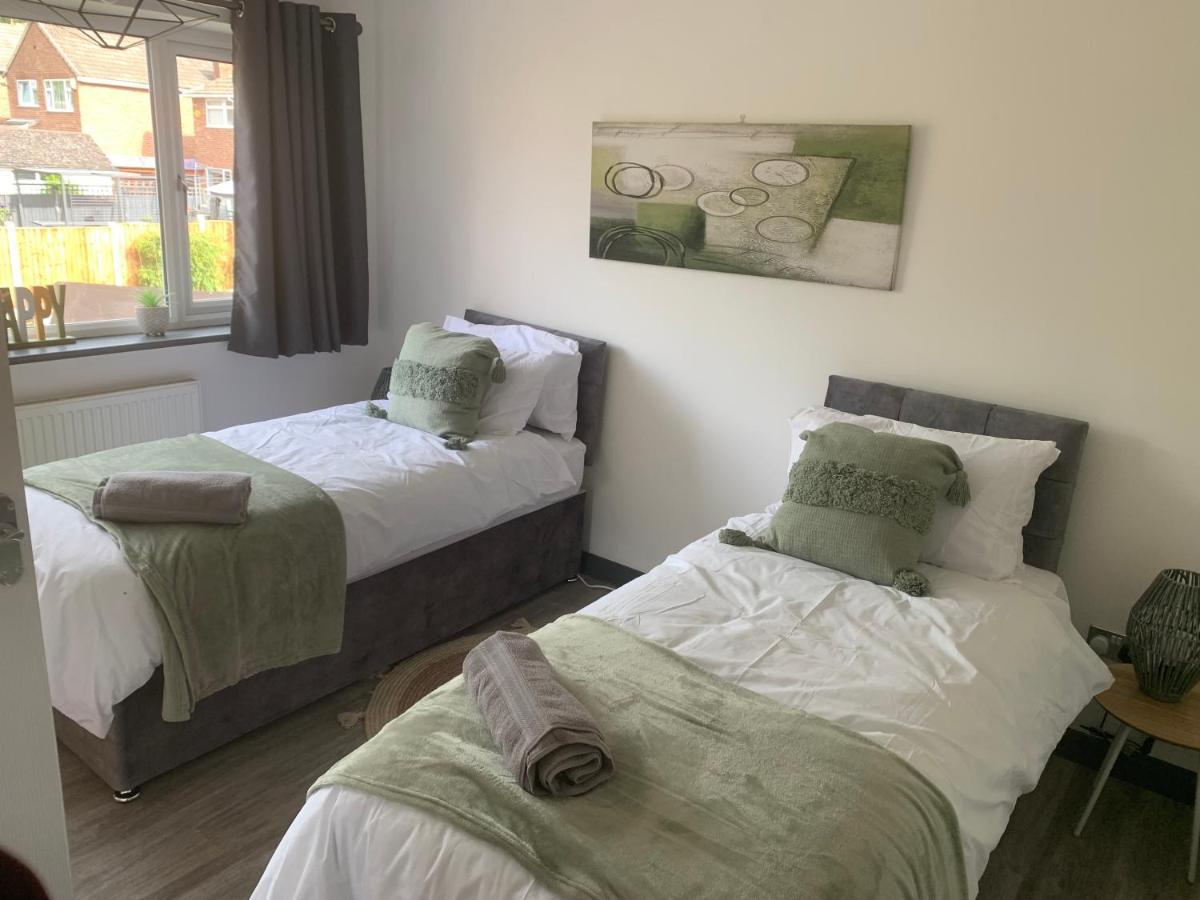 נוטינגהאם Crowthorne House, Beautiful 3 Bedroom Home For Upto 8 Guests, With Sofa Bed Cul-De-Sac With Private Driveway מראה חיצוני תמונה