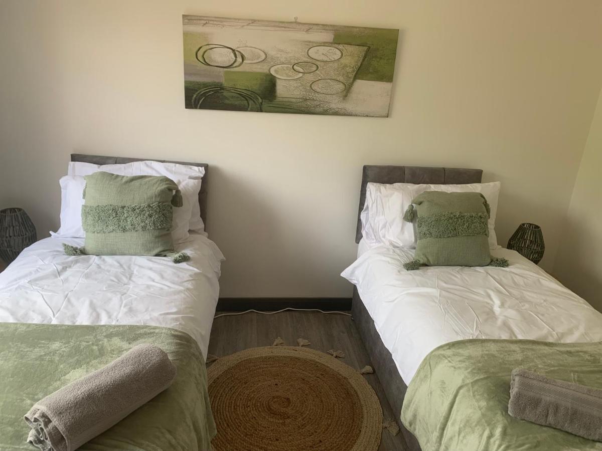 נוטינגהאם Crowthorne House, Beautiful 3 Bedroom Home For Upto 8 Guests, With Sofa Bed Cul-De-Sac With Private Driveway מראה חיצוני תמונה