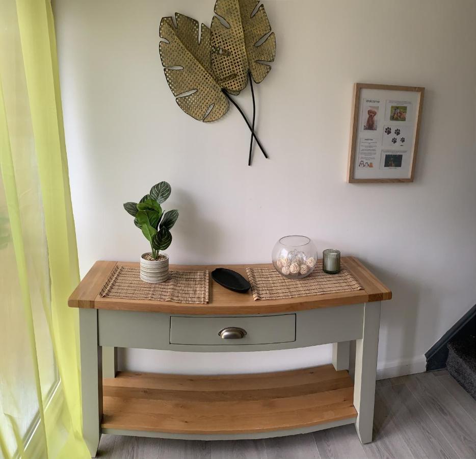 נוטינגהאם Crowthorne House, Beautiful 3 Bedroom Home For Upto 8 Guests, With Sofa Bed Cul-De-Sac With Private Driveway מראה חיצוני תמונה
