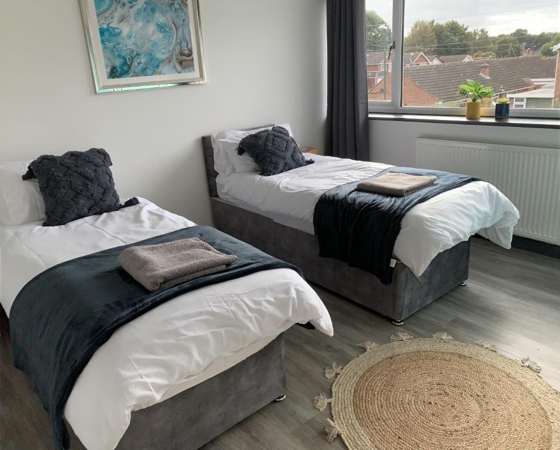 נוטינגהאם Crowthorne House, Beautiful 3 Bedroom Home For Upto 8 Guests, With Sofa Bed Cul-De-Sac With Private Driveway מראה חיצוני תמונה